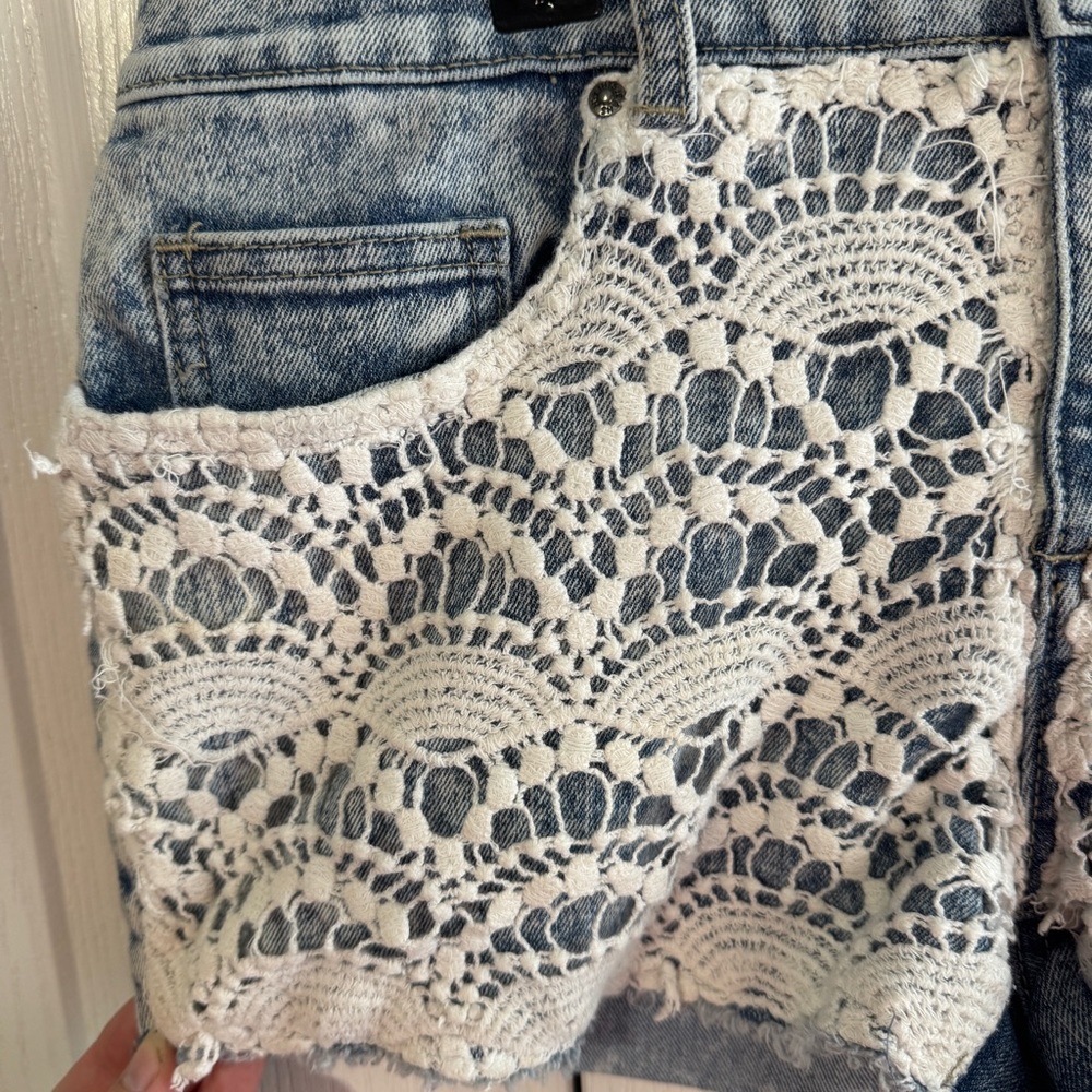 Iris Jeans blue‎ shorts white lace size large - Picture 2 of 5